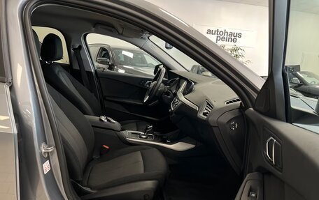 BMW 1 серия, 2022 год, 2 750 000 рублей, 18 фотография