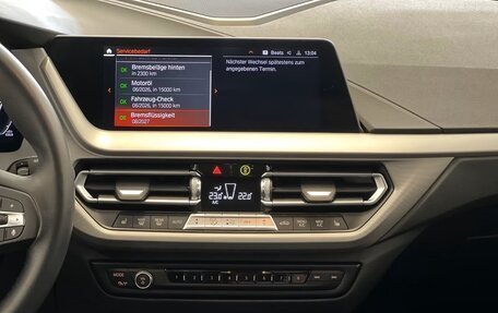 BMW 1 серия, 2022 год, 2 750 000 рублей, 14 фотография
