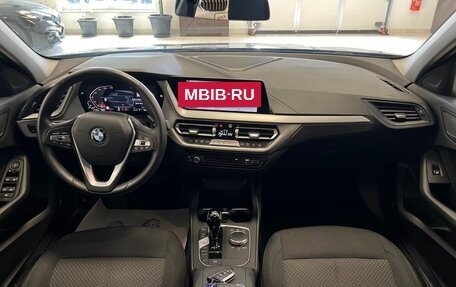 BMW 1 серия, 2022 год, 2 750 000 рублей, 11 фотография