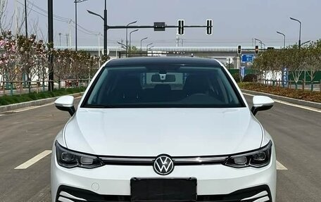 Volkswagen Golf VIII, 2023 год, 1 950 000 рублей, 2 фотография