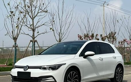 Volkswagen Golf VIII, 2023 год, 1 950 000 рублей, 5 фотография