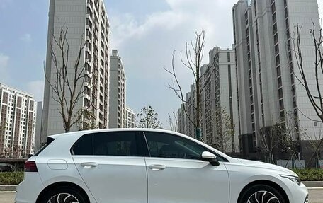 Volkswagen Golf VIII, 2023 год, 1 950 000 рублей, 12 фотография