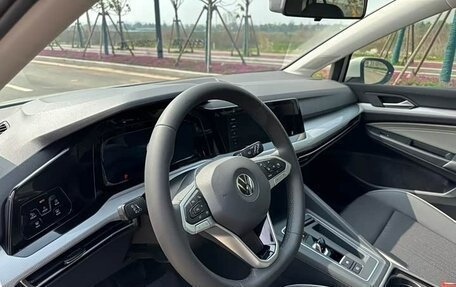 Volkswagen Golf VIII, 2023 год, 1 950 000 рублей, 16 фотография