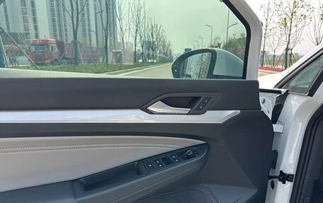 Volkswagen Golf VIII, 2023 год, 1 950 000 рублей, 13 фотография