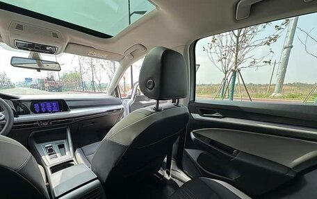Volkswagen Golf VIII, 2023 год, 1 950 000 рублей, 27 фотография