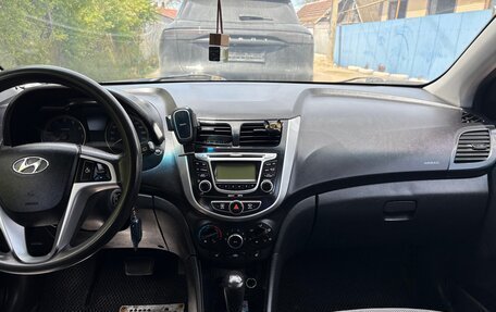 Hyundai Solaris II рестайлинг, 2011 год, 650 000 рублей, 3 фотография
