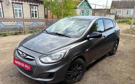 Hyundai Solaris II рестайлинг, 2011 год, 650 000 рублей, 5 фотография