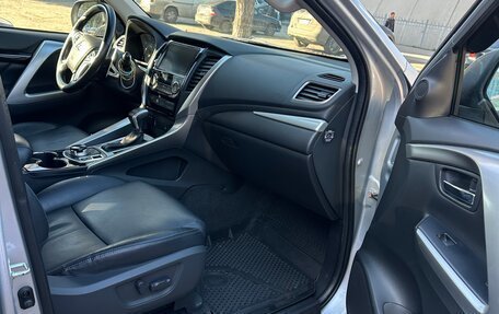 Mitsubishi Pajero Sport III рестайлинг, 2018 год, 2 950 000 рублей, 14 фотография