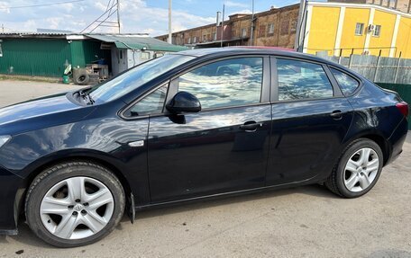 Opel Astra J, 2013 год, 900 000 рублей, 9 фотография