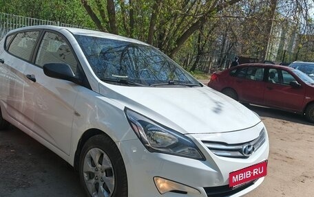 Hyundai Solaris II рестайлинг, 2015 год, 750 000 рублей, 1 фотография