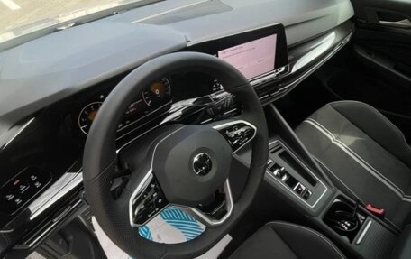 Volkswagen Golf VIII, 2022 год, 2 050 000 рублей, 1 фотография