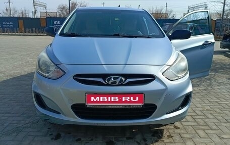 Hyundai Solaris II рестайлинг, 2013 год, 850 000 рублей, 1 фотография