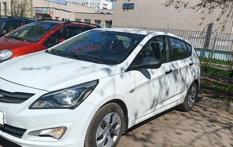 Hyundai Solaris II рестайлинг, 2015 год, 750 000 рублей, 2 фотография