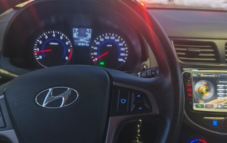 Hyundai Solaris II рестайлинг, 2015 год, 750 000 рублей, 7 фотография