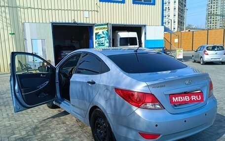 Hyundai Solaris II рестайлинг, 2013 год, 850 000 рублей, 2 фотография