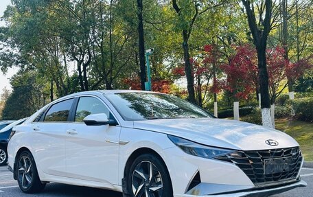 Hyundai Elantra, 2022 год, 1 580 000 рублей, 2 фотография