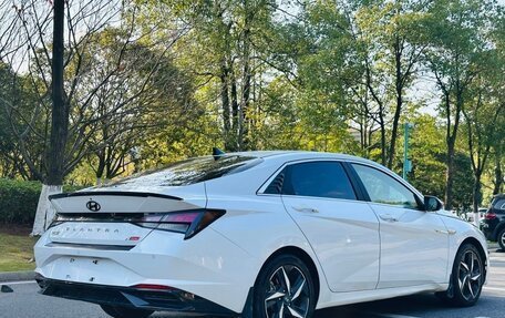 Hyundai Elantra, 2022 год, 1 580 000 рублей, 4 фотография