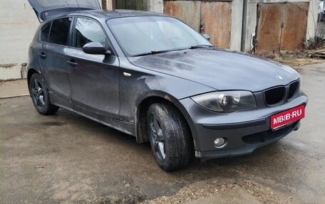 BMW 1 серия, 2005 год, 550 000 рублей, 1 фотография