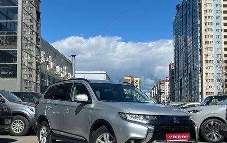 Mitsubishi Outlander III рестайлинг 3, 2021 год, 2 599 000 рублей, 1 фотография