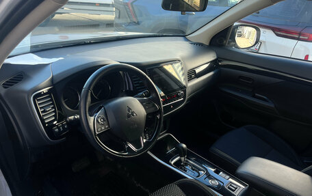 Mitsubishi Outlander III рестайлинг 3, 2021 год, 2 599 000 рублей, 7 фотография
