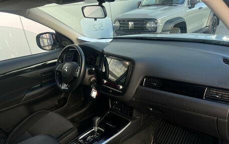Mitsubishi Outlander III рестайлинг 3, 2021 год, 2 599 000 рублей, 9 фотография