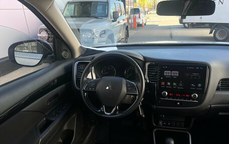 Mitsubishi Outlander III рестайлинг 3, 2021 год, 2 599 000 рублей, 8 фотография