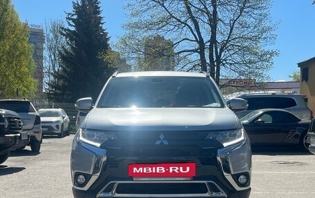 Mitsubishi Outlander III рестайлинг 3, 2021 год, 2 599 000 рублей, 2 фотография