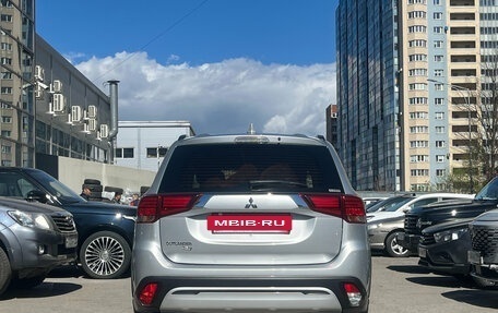 Mitsubishi Outlander III рестайлинг 3, 2021 год, 2 599 000 рублей, 5 фотография