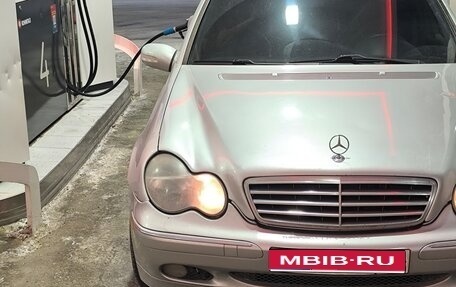 Mercedes-Benz C-Класс, 2003 год, 550 000 рублей, 1 фотография