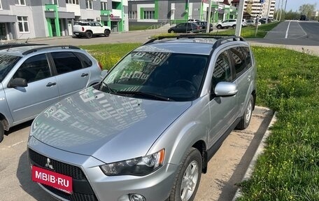 Mitsubishi Outlander III рестайлинг 3, 2011 год, 1 100 000 рублей, 3 фотография