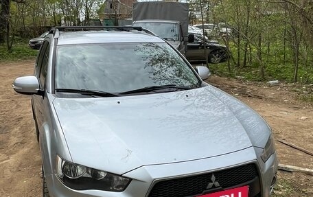 Mitsubishi Outlander III рестайлинг 3, 2011 год, 1 100 000 рублей, 11 фотография