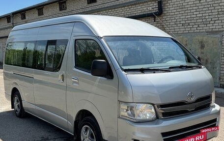 Toyota HiAce H200, 2010 год, 2 250 000 рублей, 2 фотография