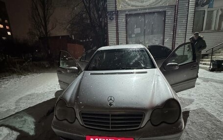 Mercedes-Benz C-Класс, 2003 год, 550 000 рублей, 8 фотография