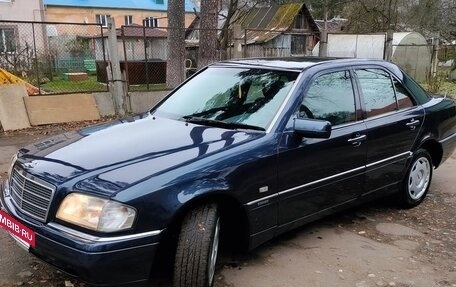 Mercedes-Benz C-Класс, 1994 год, 350 000 рублей, 2 фотография