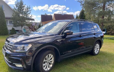 Volkswagen Tiguan II, 2019 год, 3 060 000 рублей, 4 фотография