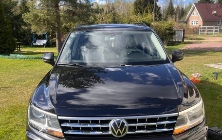 Volkswagen Tiguan II, 2019 год, 3 060 000 рублей, 5 фотография