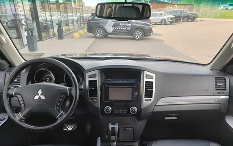 Mitsubishi Pajero IV, 2014 год, 2 399 800 рублей, 17 фотография