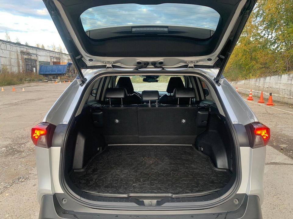 Toyota RAV 4, 2023 год, 700 000 рублей, 9 фотография