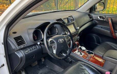Toyota Highlander III, 2011 год, 1 970 000 рублей, 10 фотография