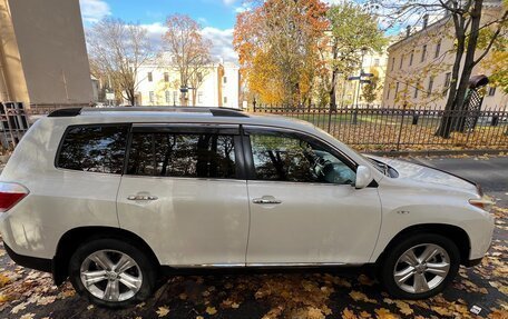Toyota Highlander III, 2011 год, 1 970 000 рублей, 4 фотография