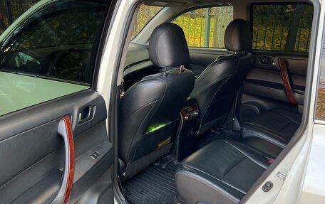 Toyota Highlander III, 2011 год, 1 970 000 рублей, 12 фотография