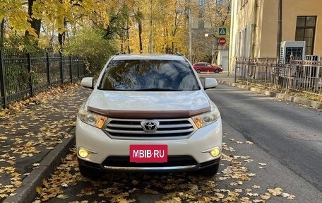 Toyota Highlander III, 2011 год, 1 970 000 рублей, 2 фотография
