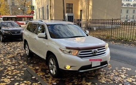 Toyota Highlander III, 2011 год, 1 970 000 рублей, 3 фотография