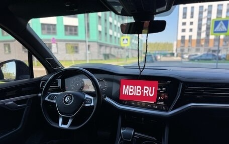 Volkswagen Touareg III, 2019 год, 4 750 000 рублей, 9 фотография