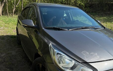 Hyundai Solaris II рестайлинг, 2011 год, 550 000 рублей, 4 фотография