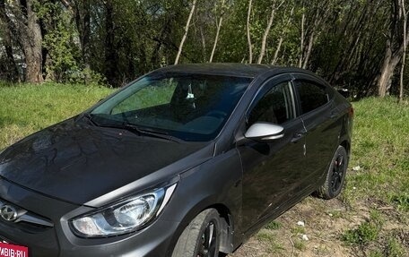 Hyundai Solaris II рестайлинг, 2011 год, 550 000 рублей, 5 фотография