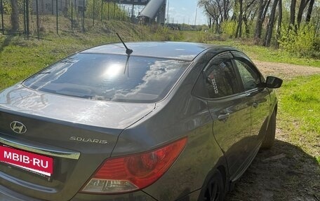 Hyundai Solaris II рестайлинг, 2011 год, 550 000 рублей, 3 фотография
