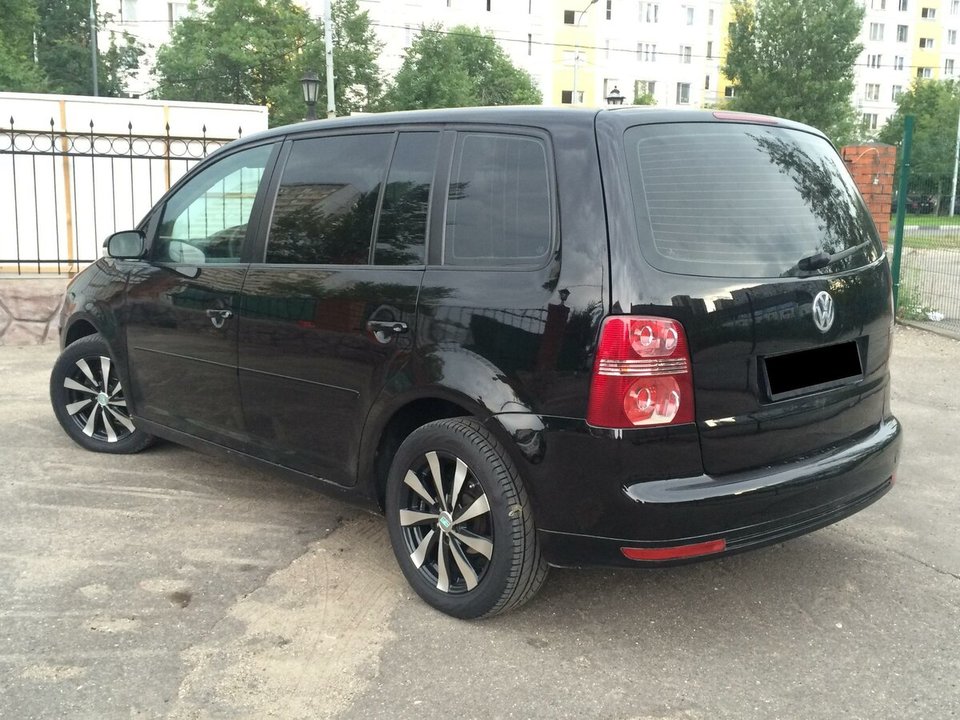 Volkswagen Touran II, 2010 год, 300 000 рублей, 1 фотография