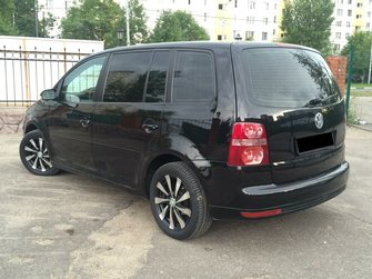 Volkswagen Touran II, 2010 год, 300 000 рублей, 1 фотография