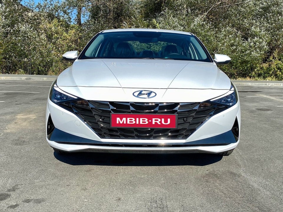 Hyundai Elantra VI рестайлинг, 2022 год, 800 000 рублей, 4 фотография